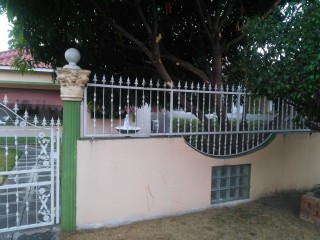 Midland Drive Kingston 10, Kingston / St. Andrew, Jamaica - House for Lease/rental